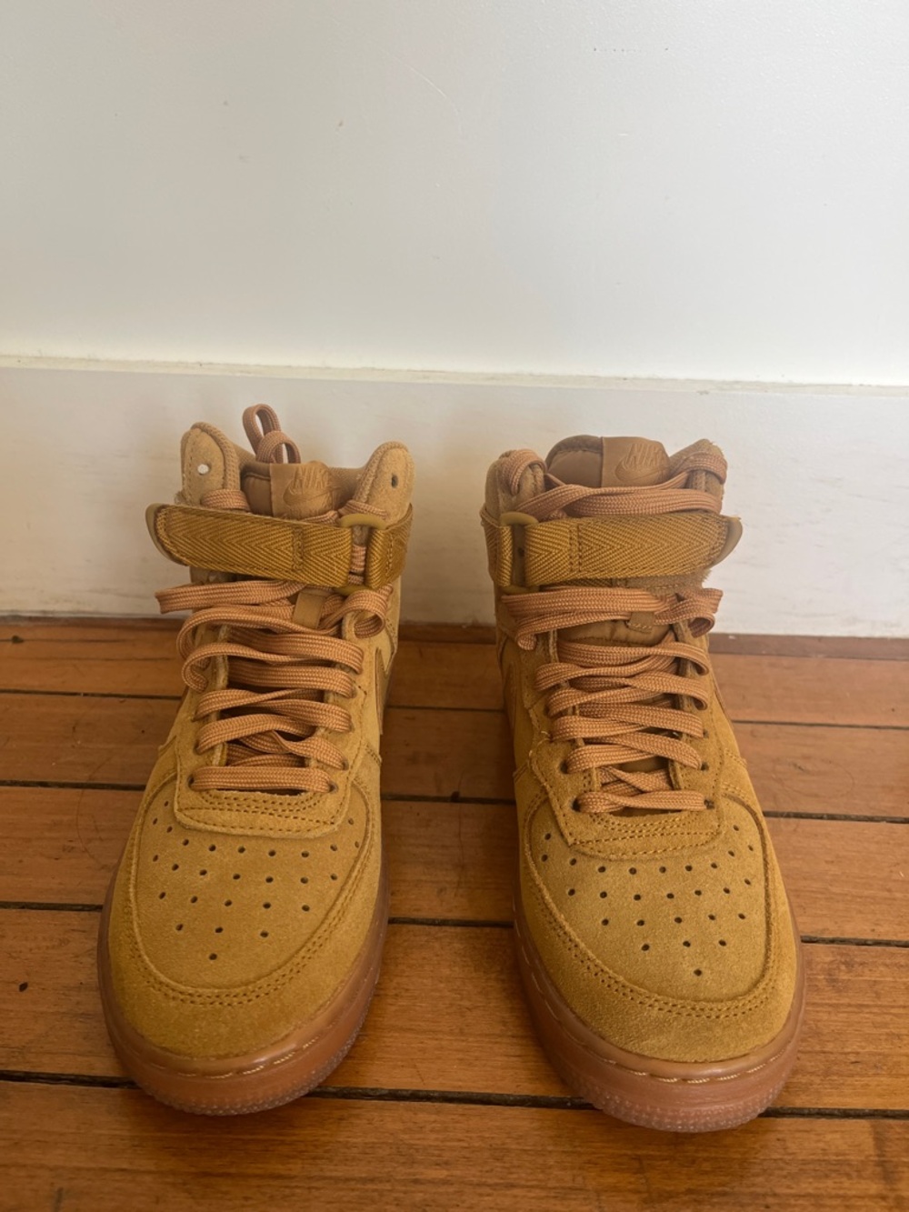 Nike Air Sneakers - Picture 3 of 5